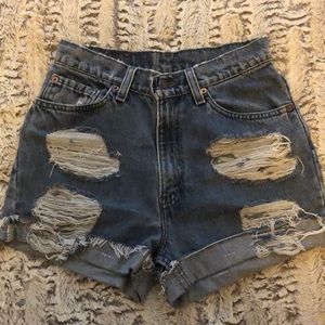 LEVI DENIM SHORTS